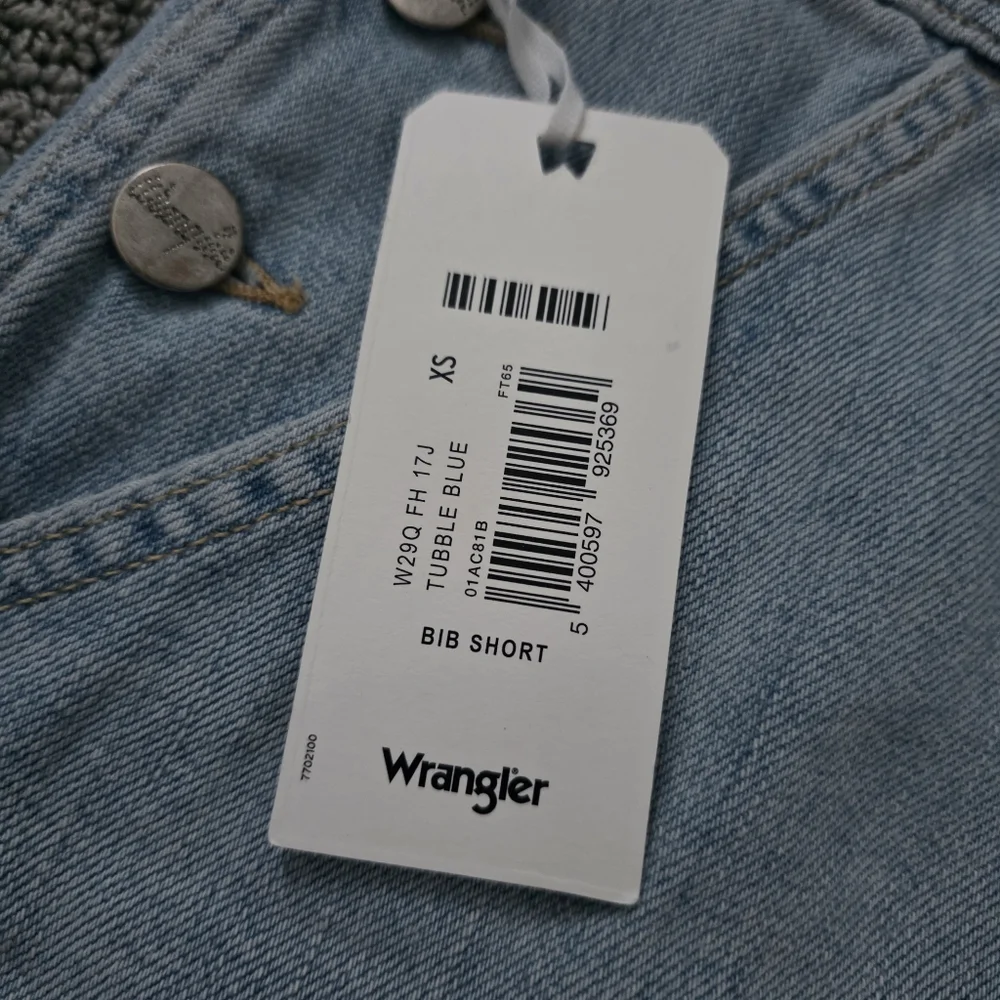 NWT Wrangler Bib Shorts Overalls XS Blue Jean W29QFH17J Tubble Blue Casual - Picture 7 of 15